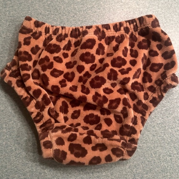 Baby Gap Cheetah Leopard Print Velour Diaper Cover Newborn up to 3M - Picture 2 of 2